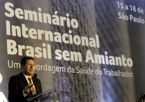 O amianto entre o mundo médico e o mundo jurídico